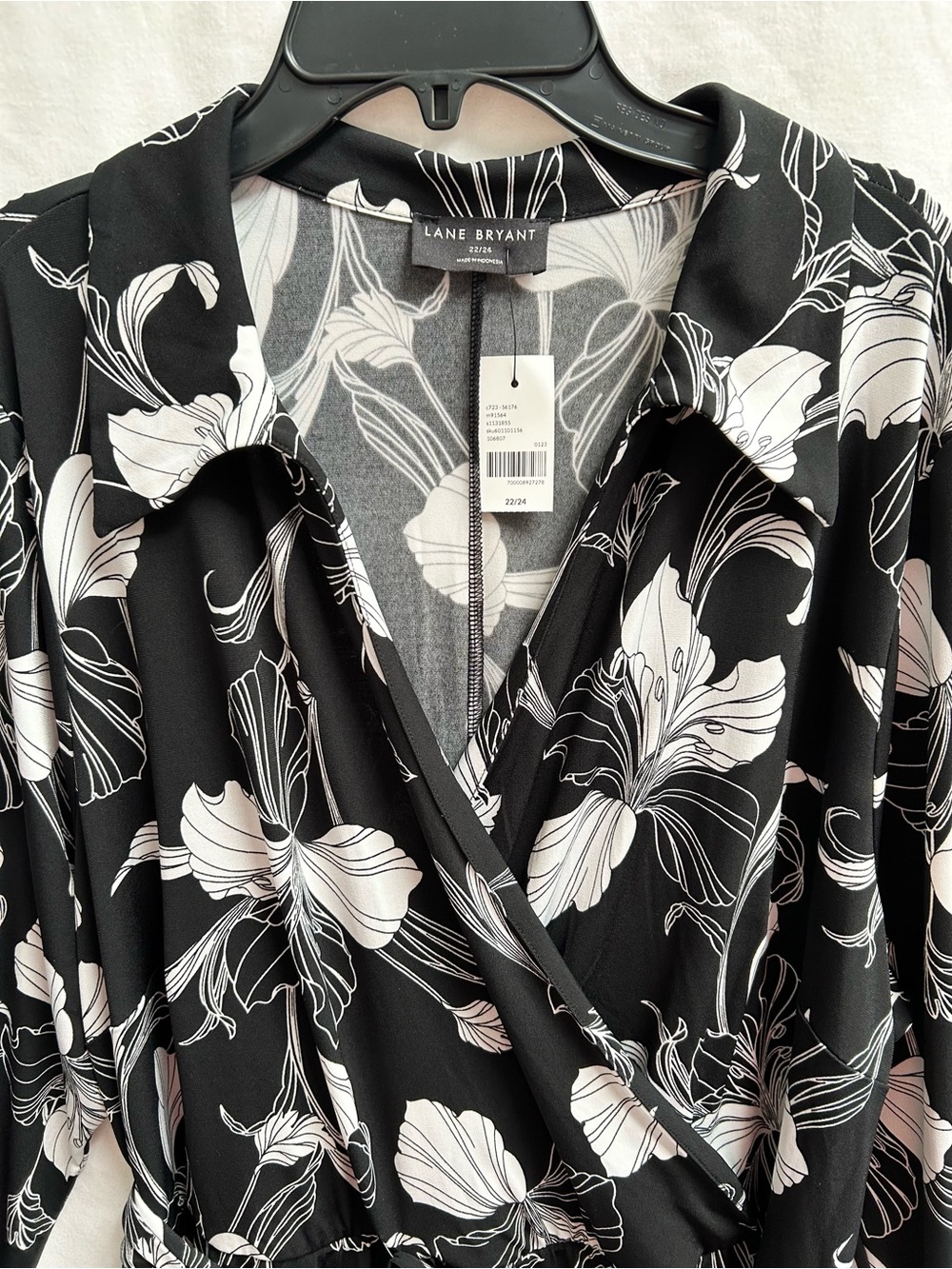 LANE BRYANT WRAP DRESS, X BEAUTICURVE FLORAL BLACK & WHITE LILY, NWT, SIZE 22/24
